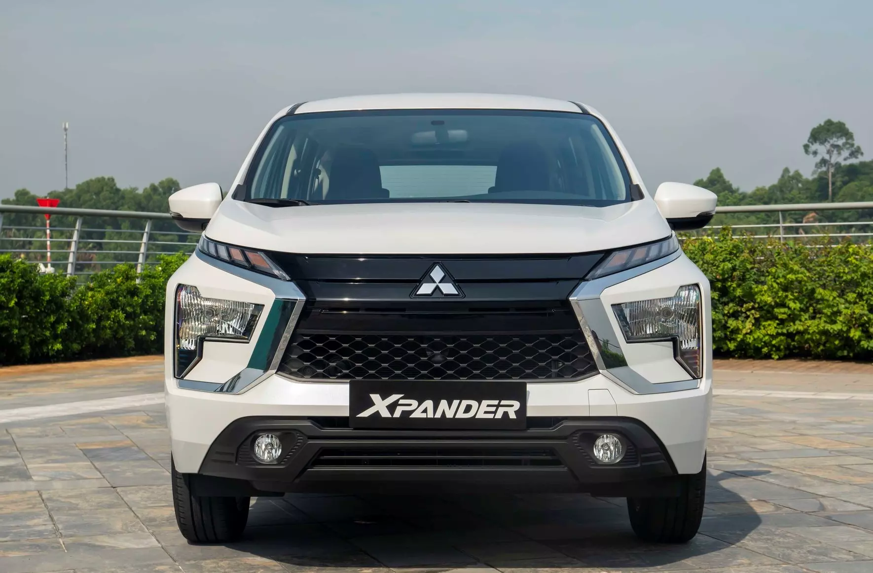 Read more about the article Mitsubishi Xpander AT ECO 2022- Xe 7 chỗ giá rẻ